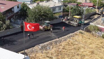 Büyükşehir,  Onikişubat Kırsalında Yol Yatırımlarını Artırarak Sürdürüyor.