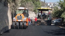 Büyükşehir, Onikişubat Kâtip Çelebi Caddesi’ni Asfaltlıyor.